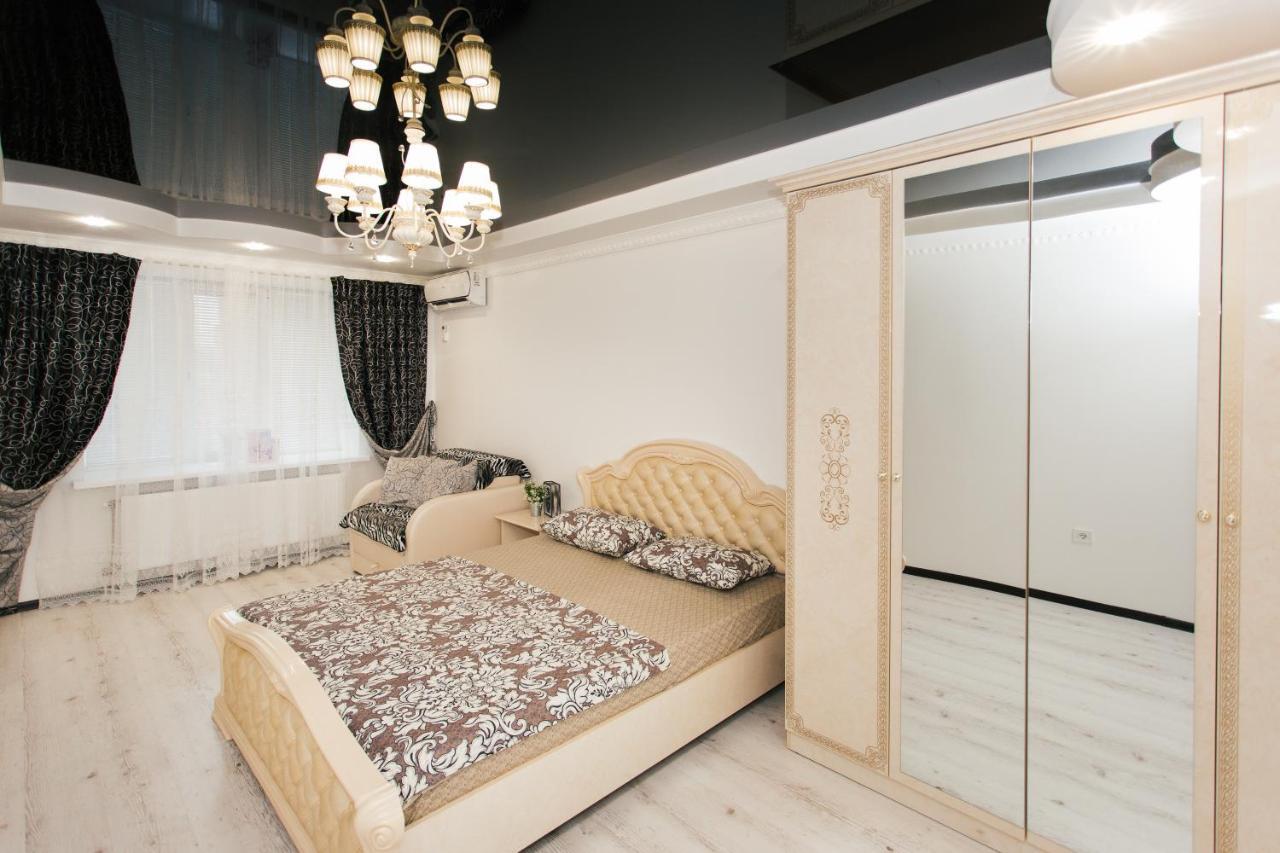 De Luxe Apartments Centr Illinskaya 수미 외부 사진