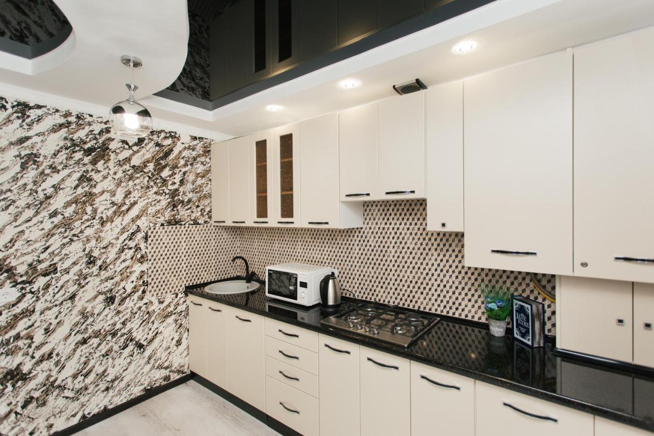 De Luxe Apartments Centr Illinskaya 수미 외부 사진