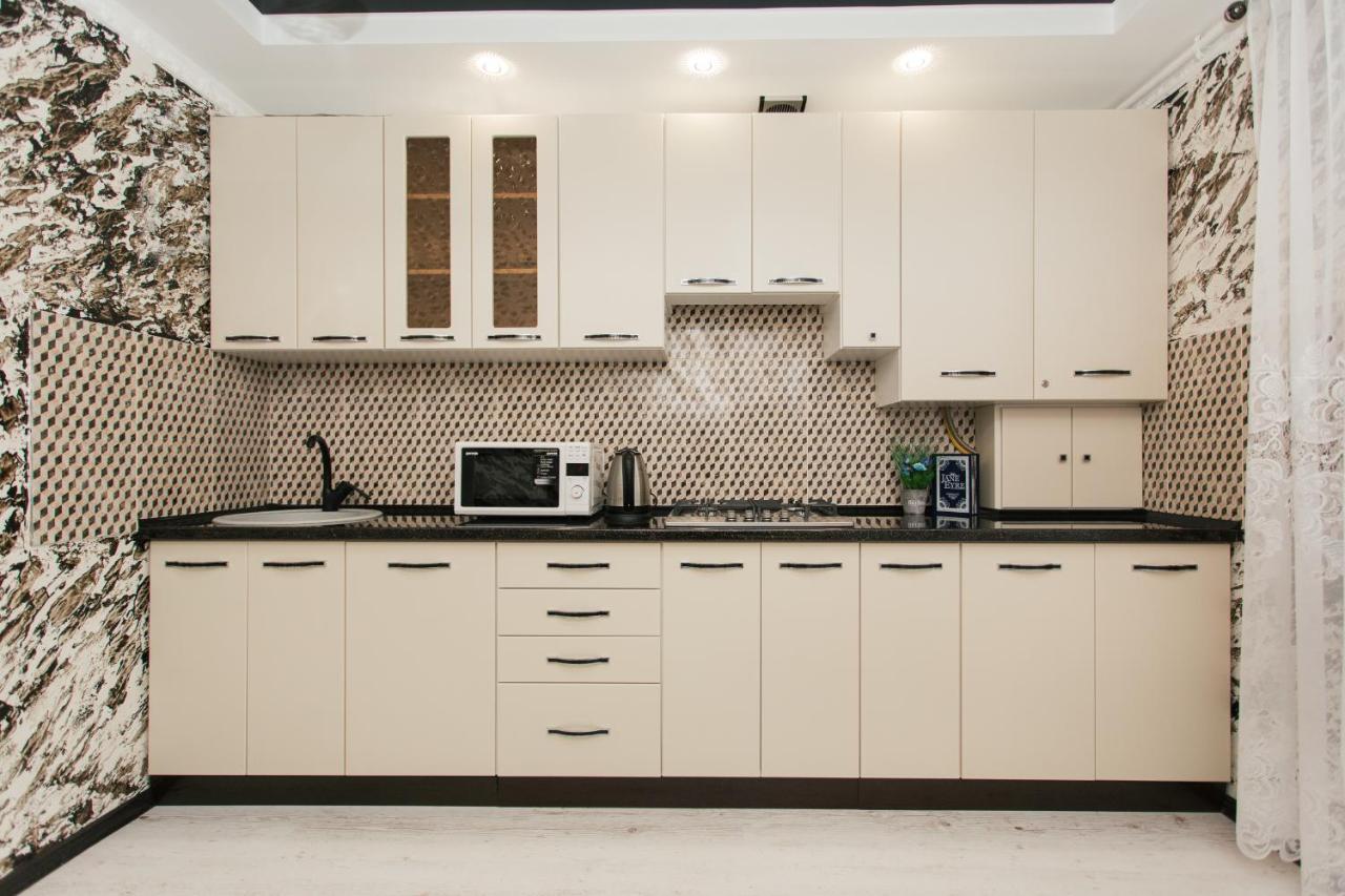 De Luxe Apartments Centr Illinskaya 수미 외부 사진